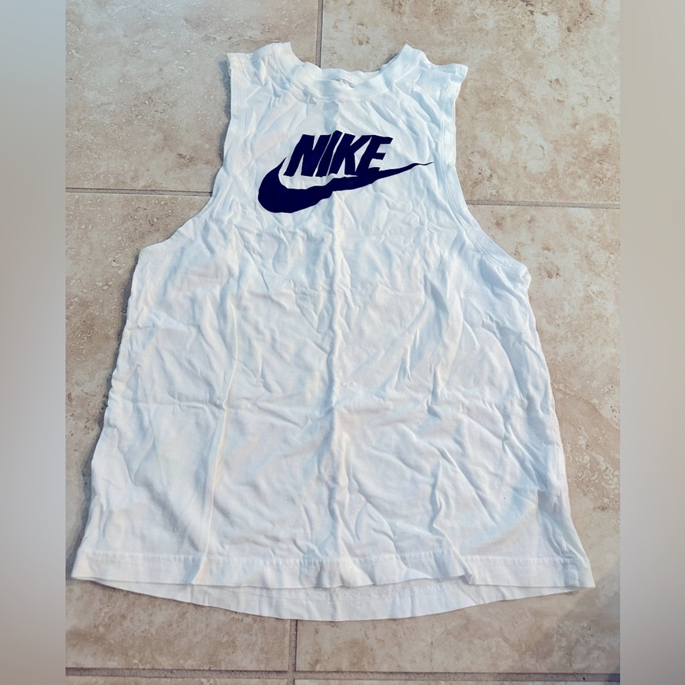Women’s S Nike Tee